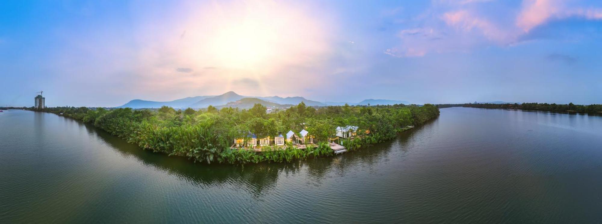 Riverfront Boutique 3*