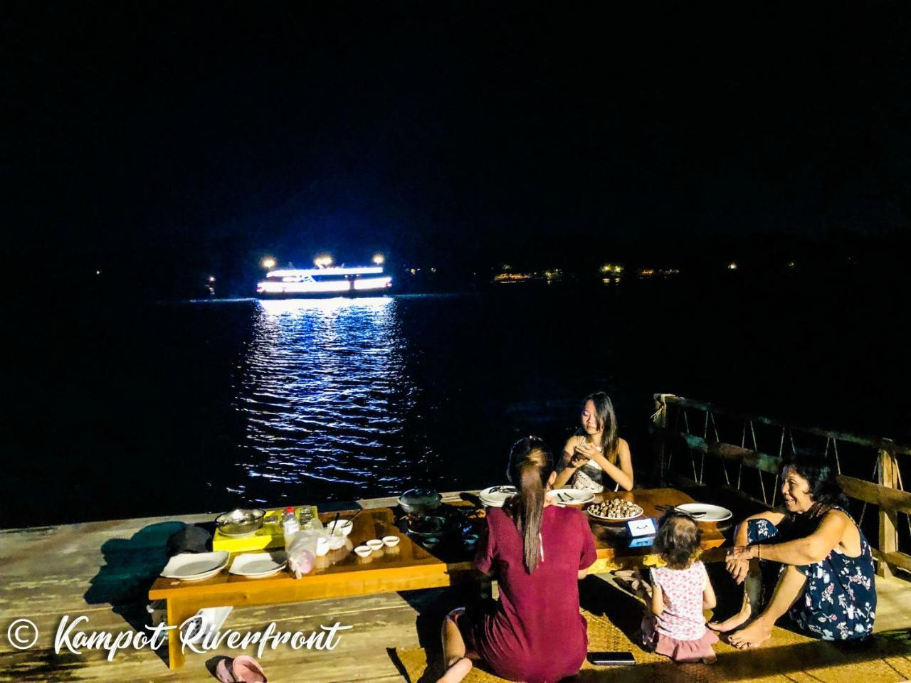 Riverfront Boutique 3*